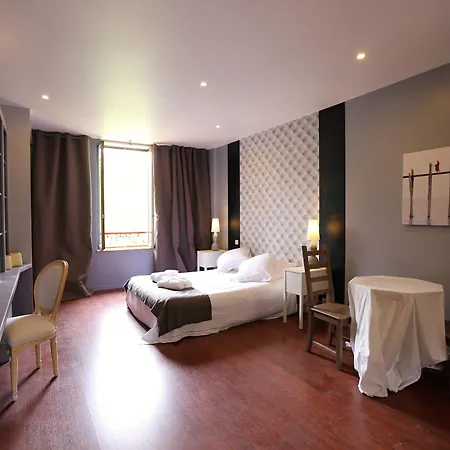 Hotel La Font Vineuse & 2*